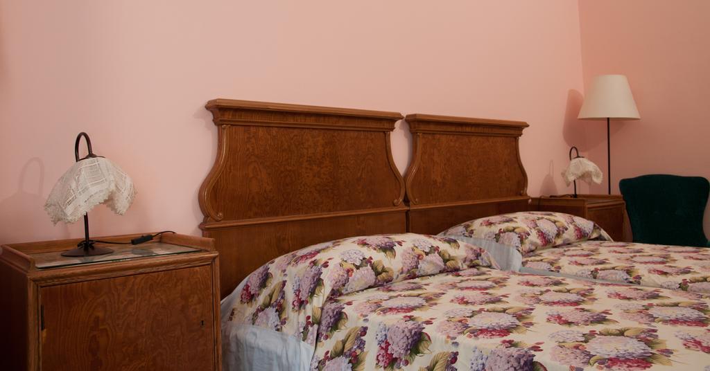Le Ortensie Di Via Rossetti Bed & Breakfast Триест Екстериор снимка